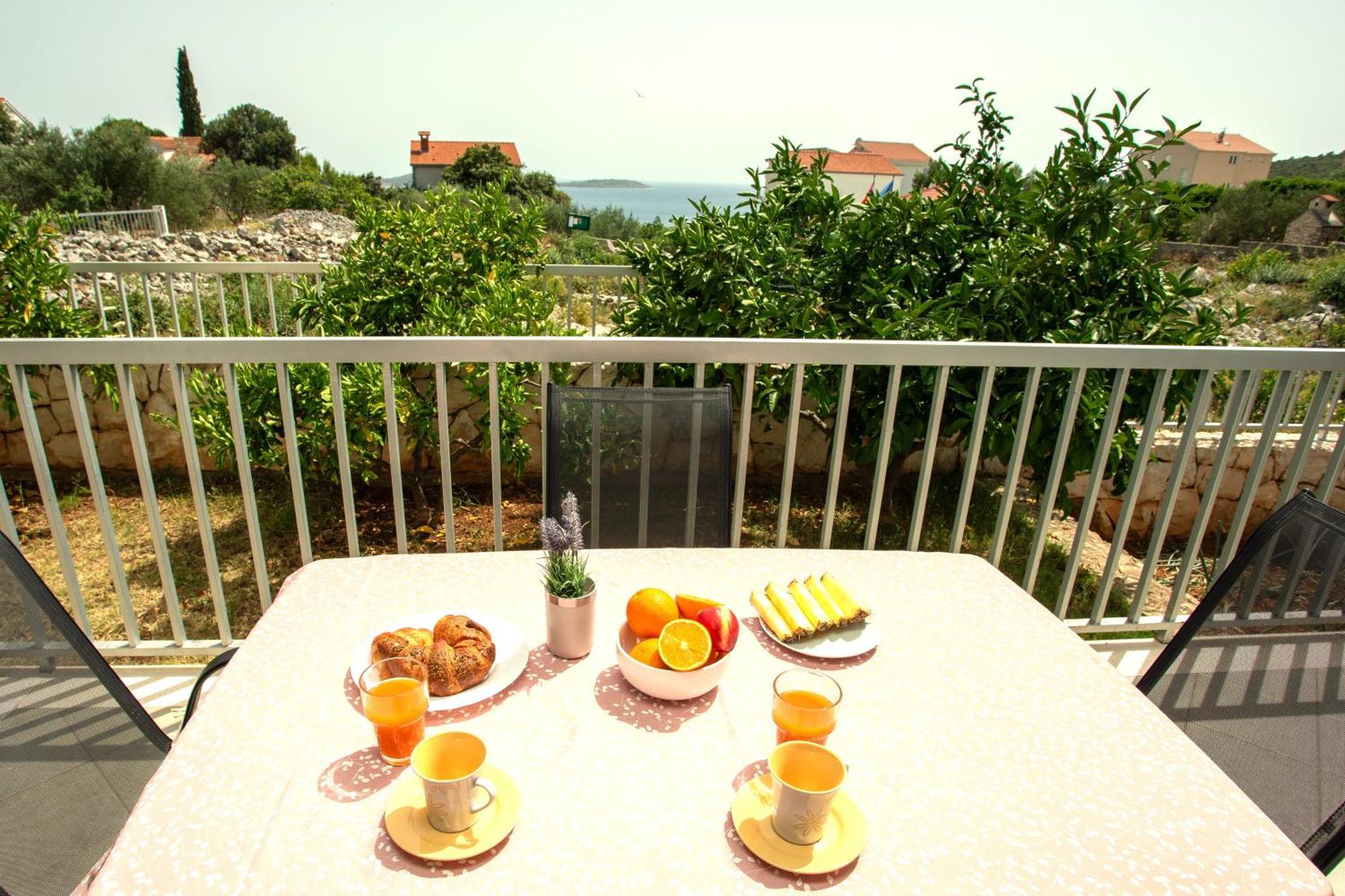 Holiday House Nena With Pool Vinišće Dış mekan fotoğraf