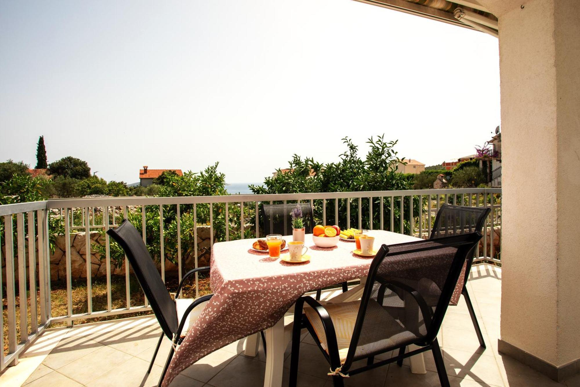 Holiday House Nena With Pool Vinišće Dış mekan fotoğraf