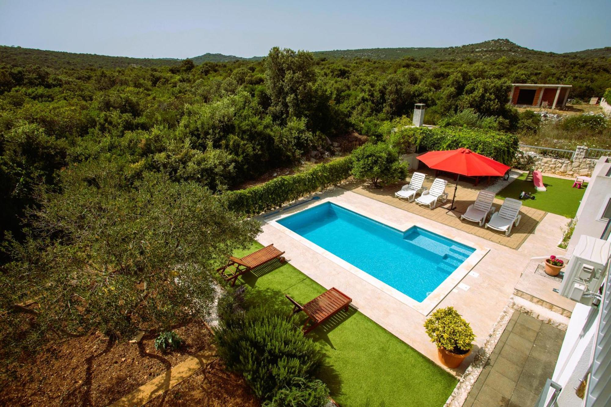 Holiday House Nena With Pool Vinišće Dış mekan fotoğraf