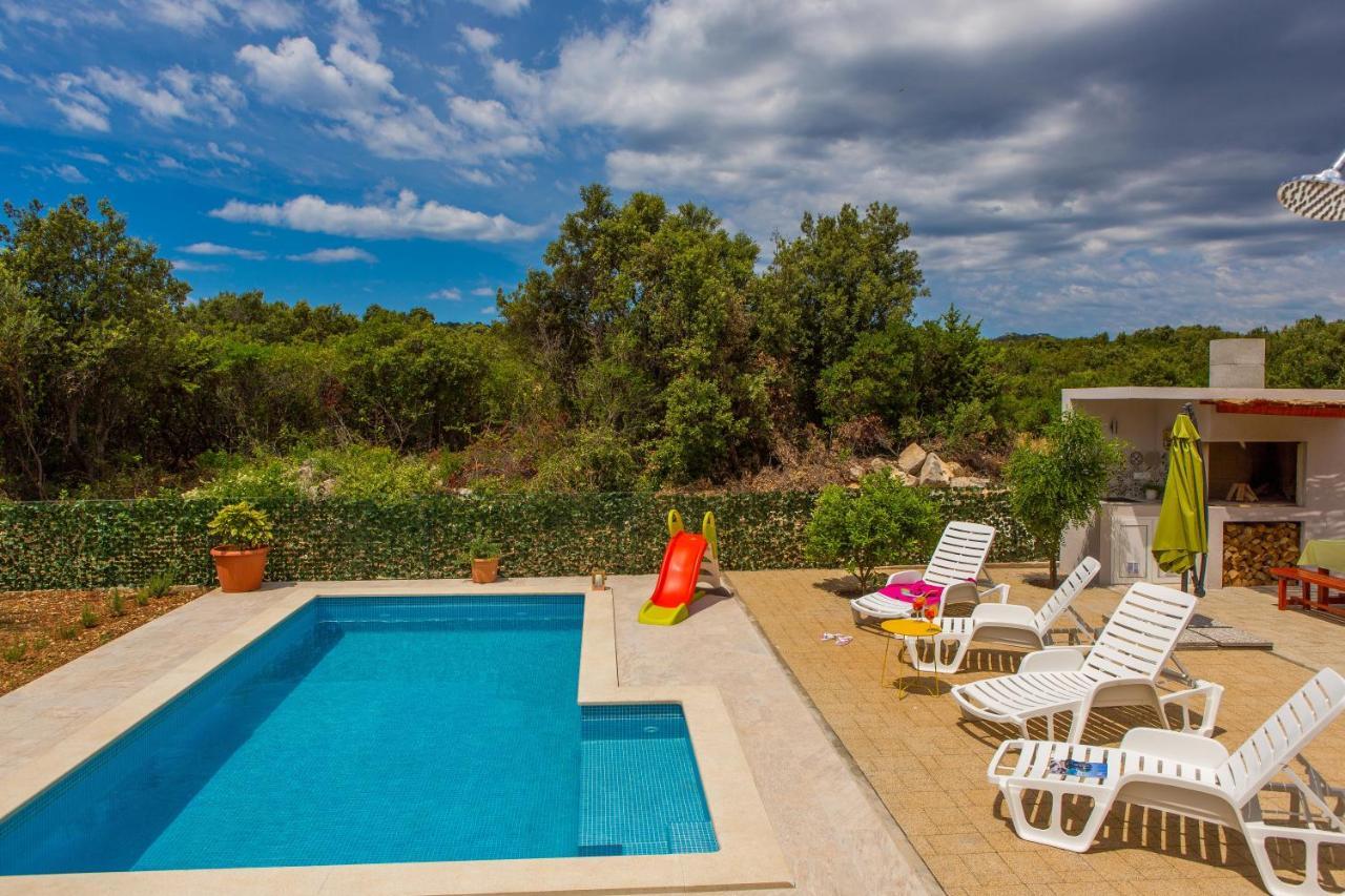Holiday House Nena With Pool Vinišće Dış mekan fotoğraf