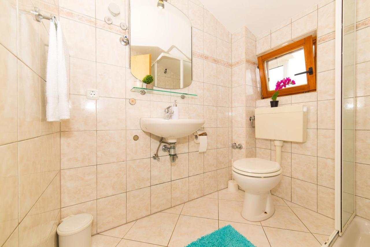Holiday House Nena With Pool Vinišće Dış mekan fotoğraf