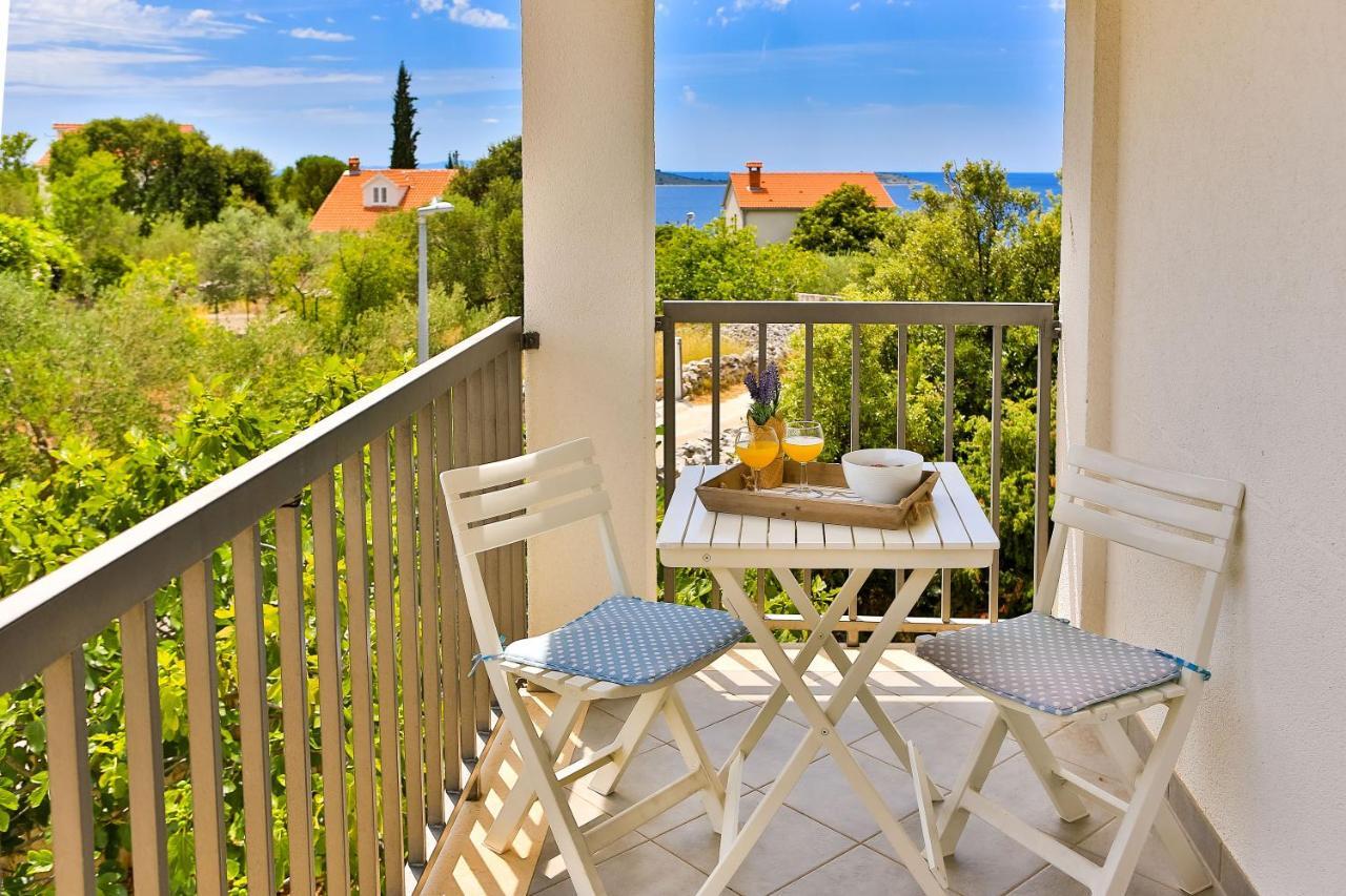 Holiday House Nena With Pool Vinišće Dış mekan fotoğraf